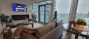 1BR High Floor W Free Parking CN and Lake views